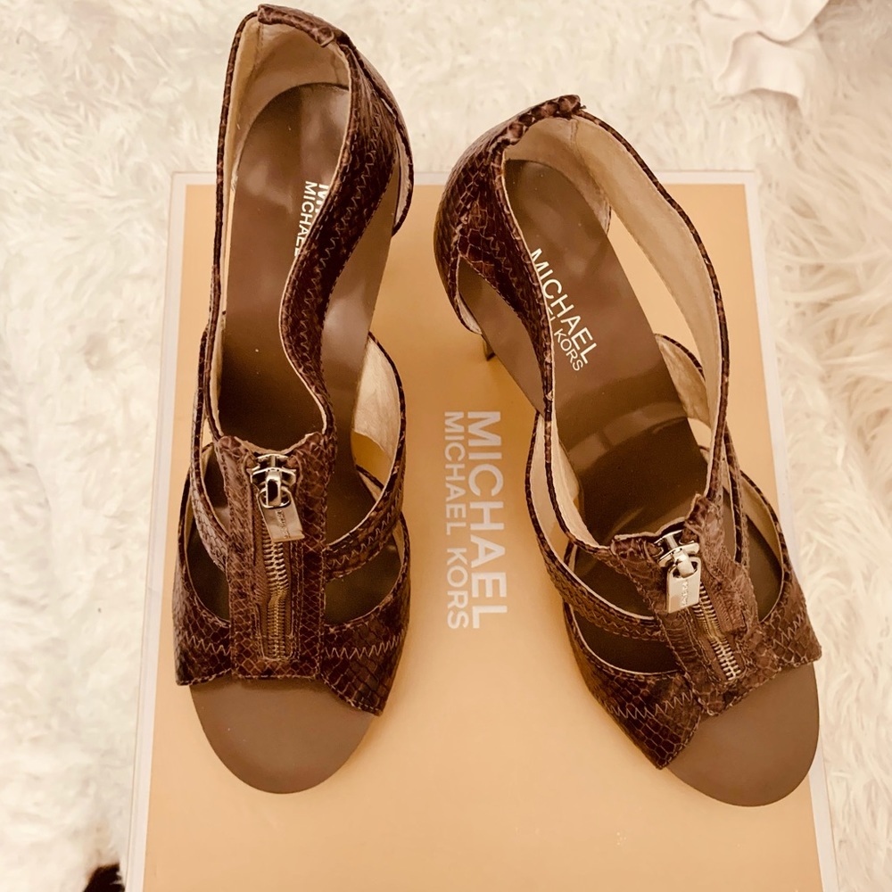 Micheal Kors Berkeley TStrap Embossed Leather … Color Cider 9.5 - Picture 2 of 8